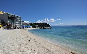 Summer Apartment , 4 Rooms, Sea View With Jacuzzi